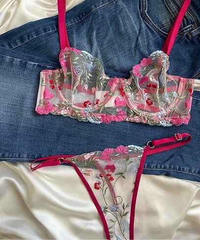 Bralet takım