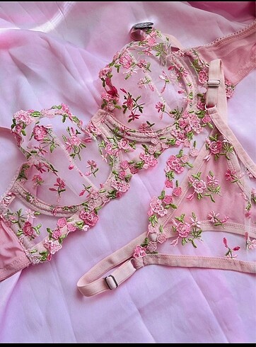 Bralet takım