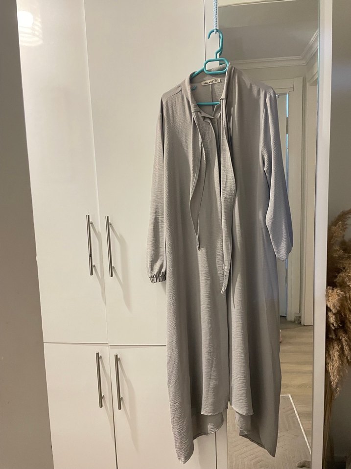 Gri V Yaka Düğmeli uzun  Gömlek - Görsel 3