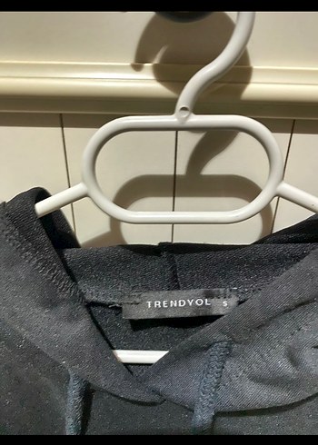 Trendyol & Milla Siyah Kapüşonlu Baskılı Kadın Sweatshirt