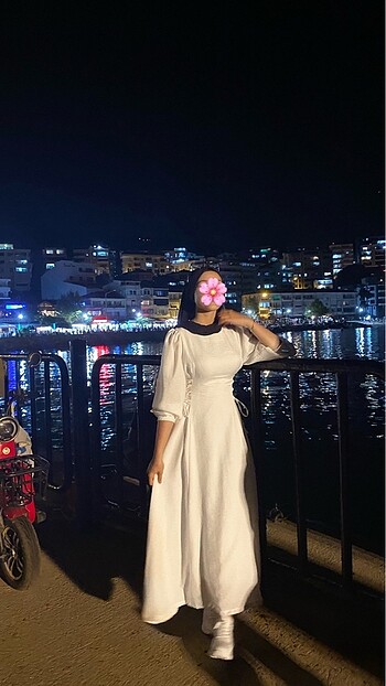 Yandan bağlamalı elbise