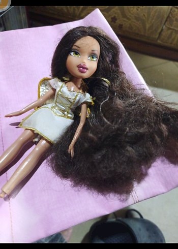 Bratz Parlak Beyaz Elbiseli Bebek