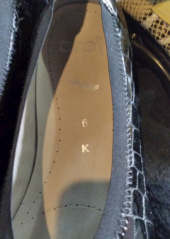 Zara Klasik Siyah Yılan Desenli Düz Ayakkabı