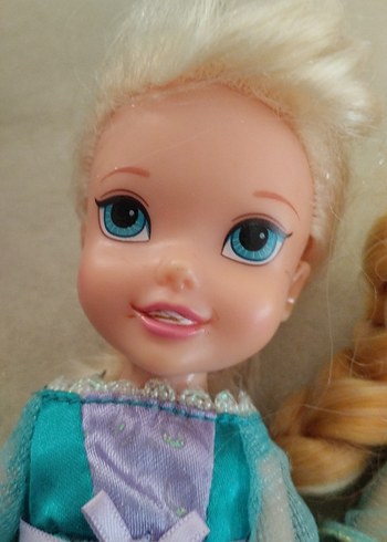 Beden Anna ve Elsa Frozen Petite Princess Bebekleri!