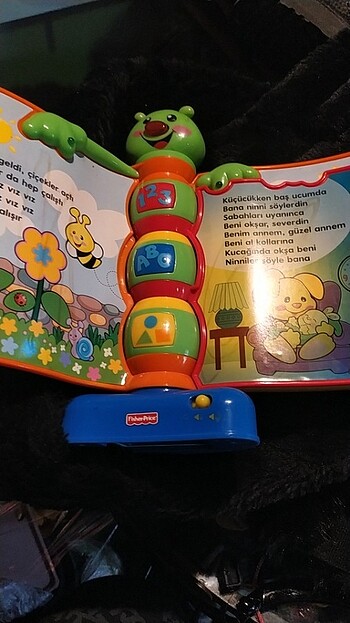 Fisher Price Egitici masalı tırtılsadece pil yerini taktıktan sonra banlamak