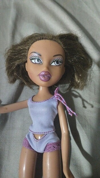 Bratz bebek ayakkabısız verilicektir