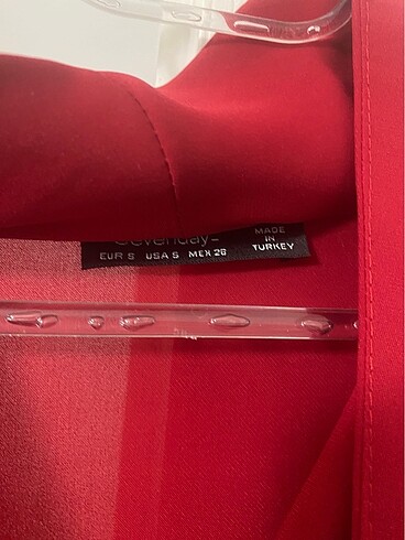 Kırmızı elbise - Görsel 2