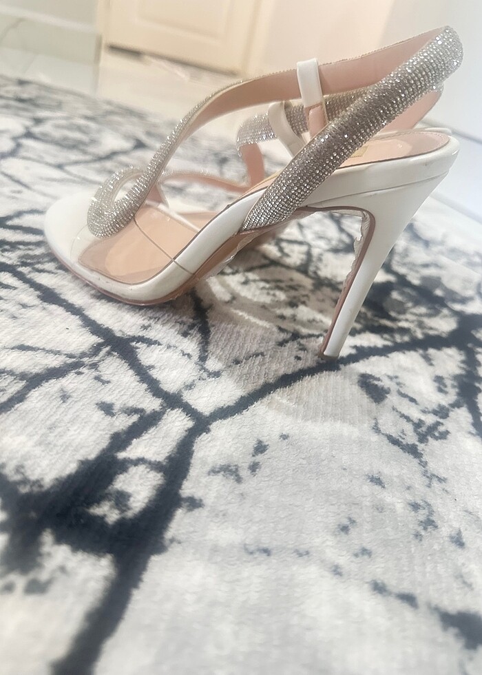 Beyaz taşlı ayakkabı - Görsel 3