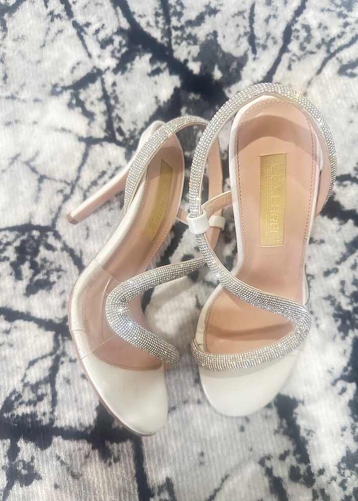 Beyaz taşlı ayakkabı - Görsel 2