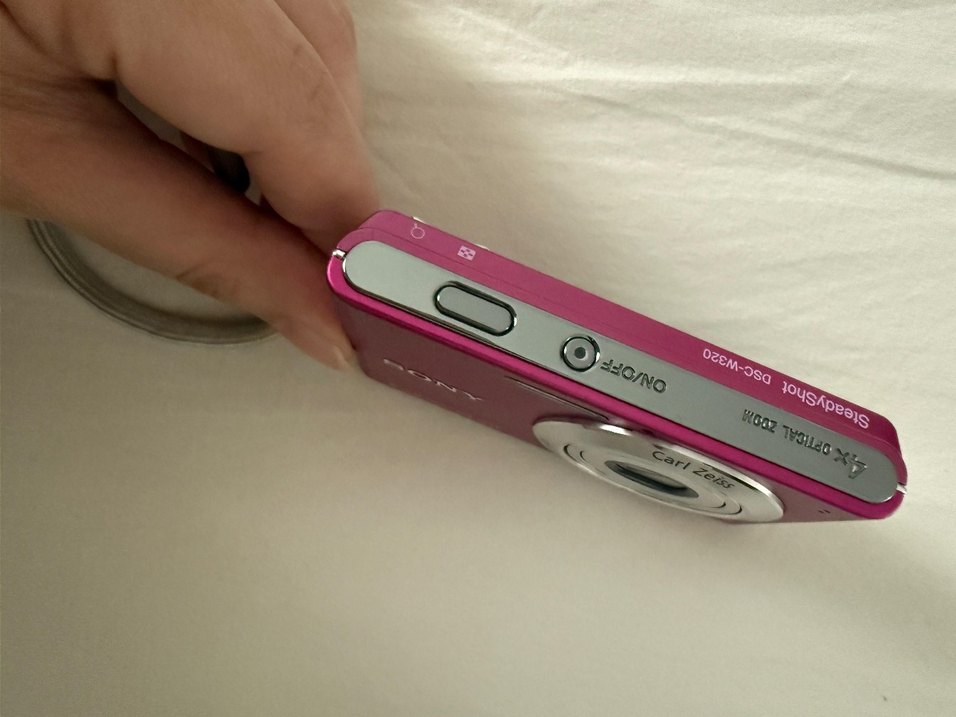 Sony Cyber-shot Pembe Dijital Fotoğraf Makinesi | Gardrops