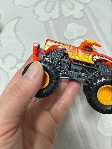  Beden Hot Wheels Monster Trucks