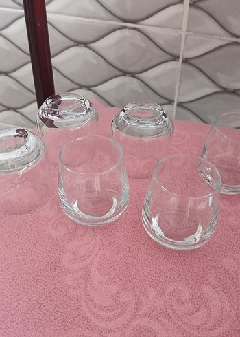 kahve yanı su bardakları