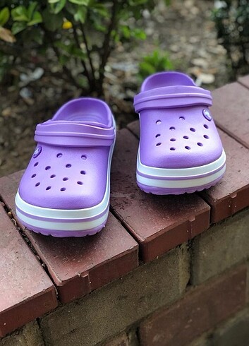 BAYAN CROCS