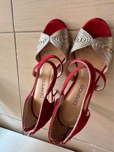 Derimod Derimod kırmızı topuklu ayakkabı
