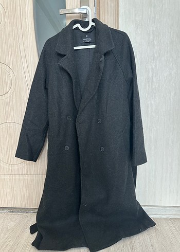 Stradivarius Sikligin Simgesi Siyah Uzun Kaban