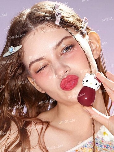 Beden Sheglam Hello Kitty Poolside Lip Glaze