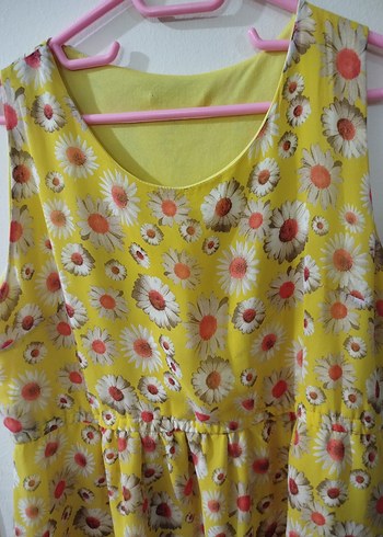 Sarı Çiçek Desenli Kolsuz Elbise - Görsel 2