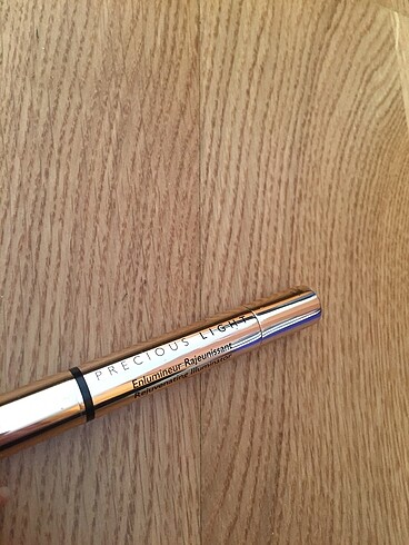 Guerlain Guerlain göz altı kapatıcısı