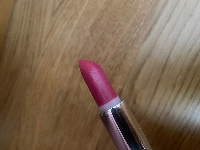 Beden pembe Renk Clinique ruj