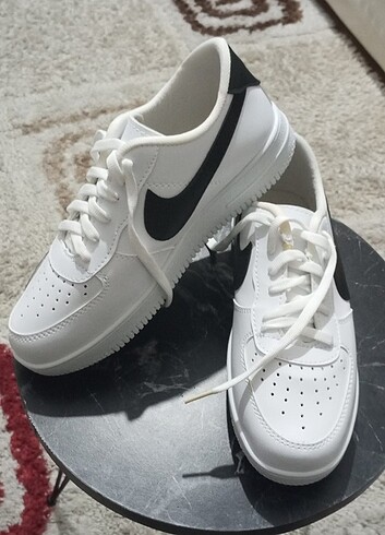 41 Beden SIFIR 41 NUMARA NIKE İŞARETLİ SPOR AYAKKABıSI SNEAKERS