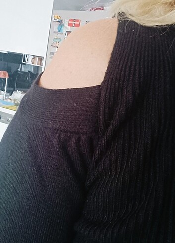 m Beden Tek omuzu açık triko bluz