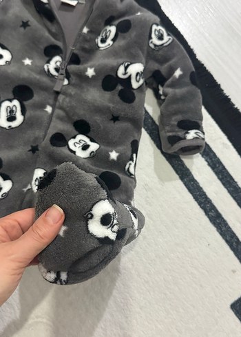 Gri Mickey Mouse Baskılı Bebek Tulum - Görsel 2