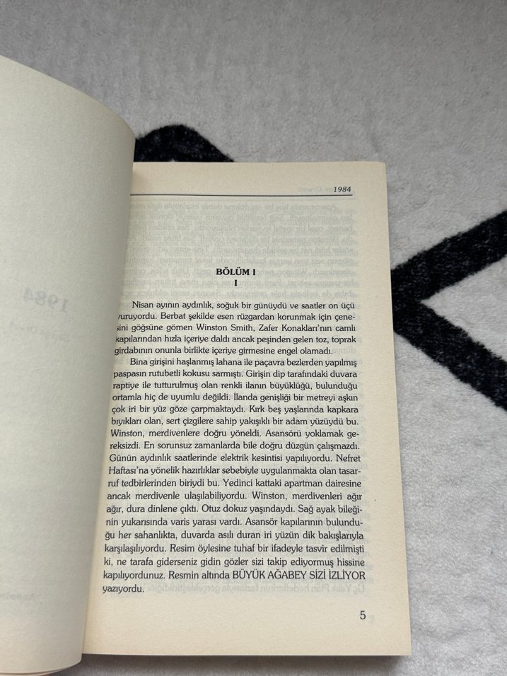 George Orwell - 1984 Romanı - Görsel 2