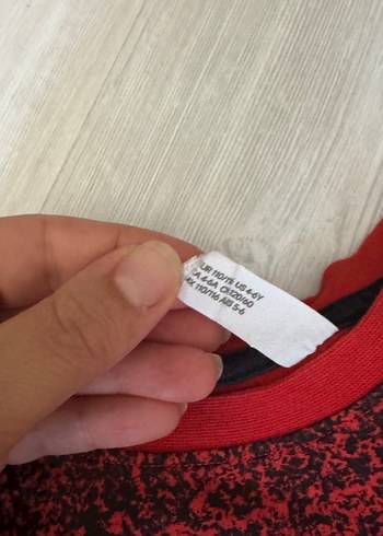H&M Erkek Çocuk Kırmızı Örümcek Adam Baskılı Tişört 4/6 yaş arası