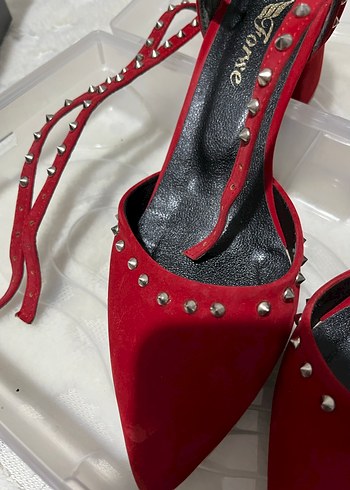 Kırmızı Süet Yılan Desenli Tokalı Topuklu Ayakkabı - Görsel 4
