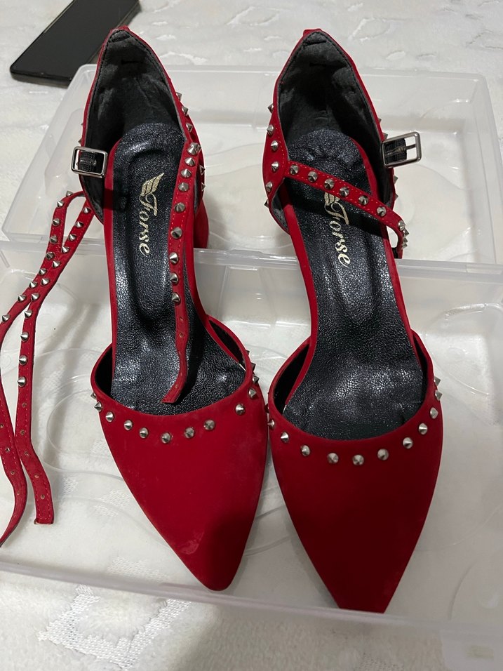 Kırmızı Süet Yılan Desenli Tokalı Topuklu Ayakkabı - Görsel 2