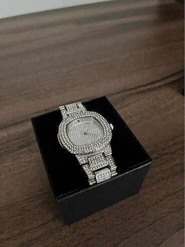 Diamond iced rich saat