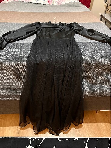Siyah saten elbise