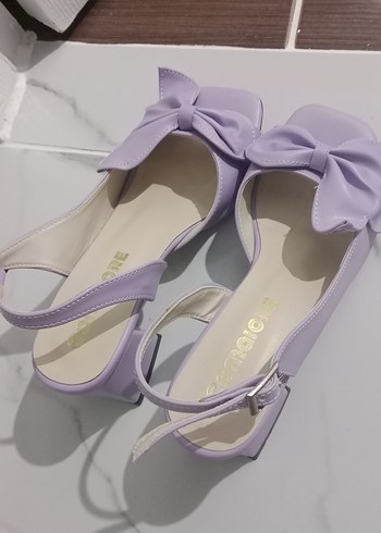 36 Beden Pastel Mor Fiyonklu İnce Topuklu Kadın Ayakkabı