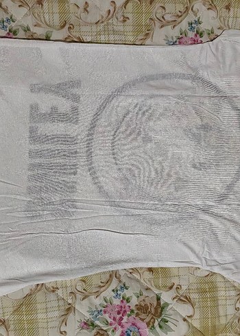 Renkli Çiçek Desenli Kadın Tişört - Görsel 2