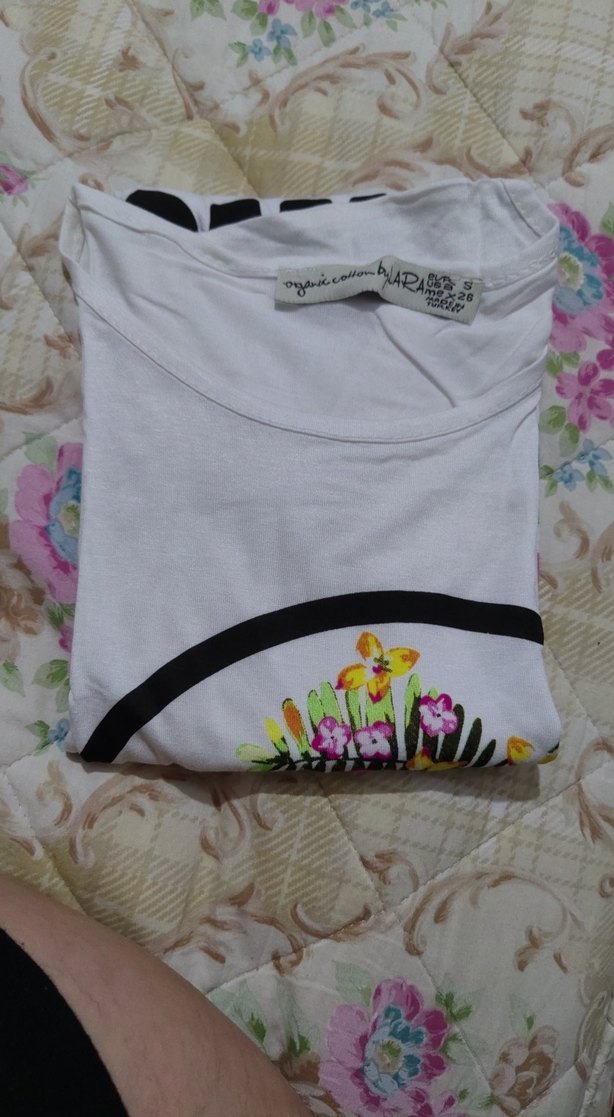 Renkli Çiçek Desenli Kadın Tişört - Görsel 3