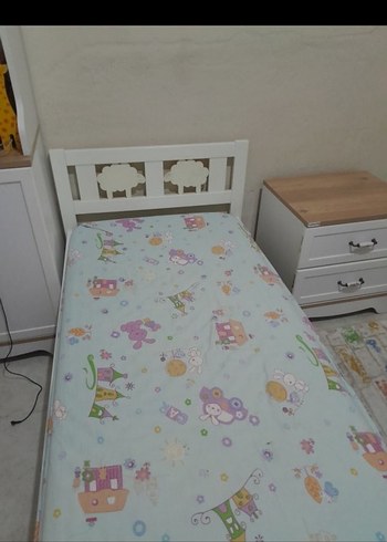 Beyaz Bebek Yatağı