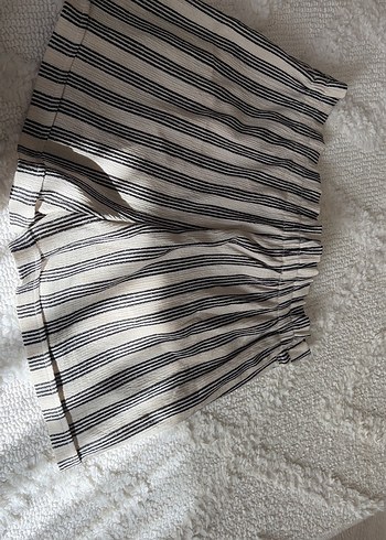 Gri Çizgili Keten Mini Şort - Görsel 2