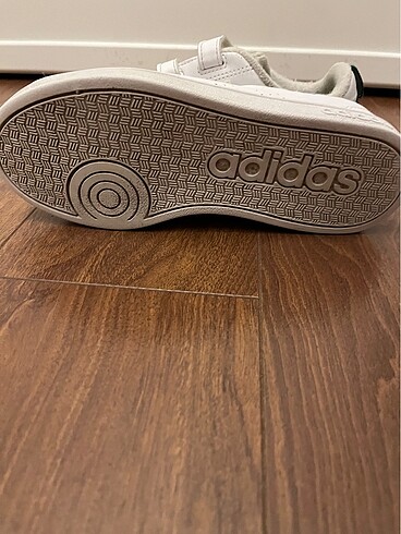 35 Beden beyaz Renk Adidas spor ayakkabı