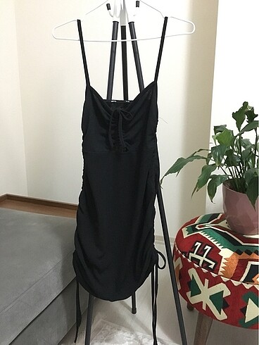 Siyah Yandan Büzgülü Mini Elbise