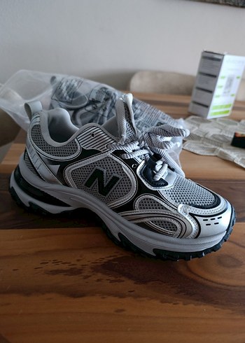 New Balance Gri Kadın Sneakers unisex 40 numara