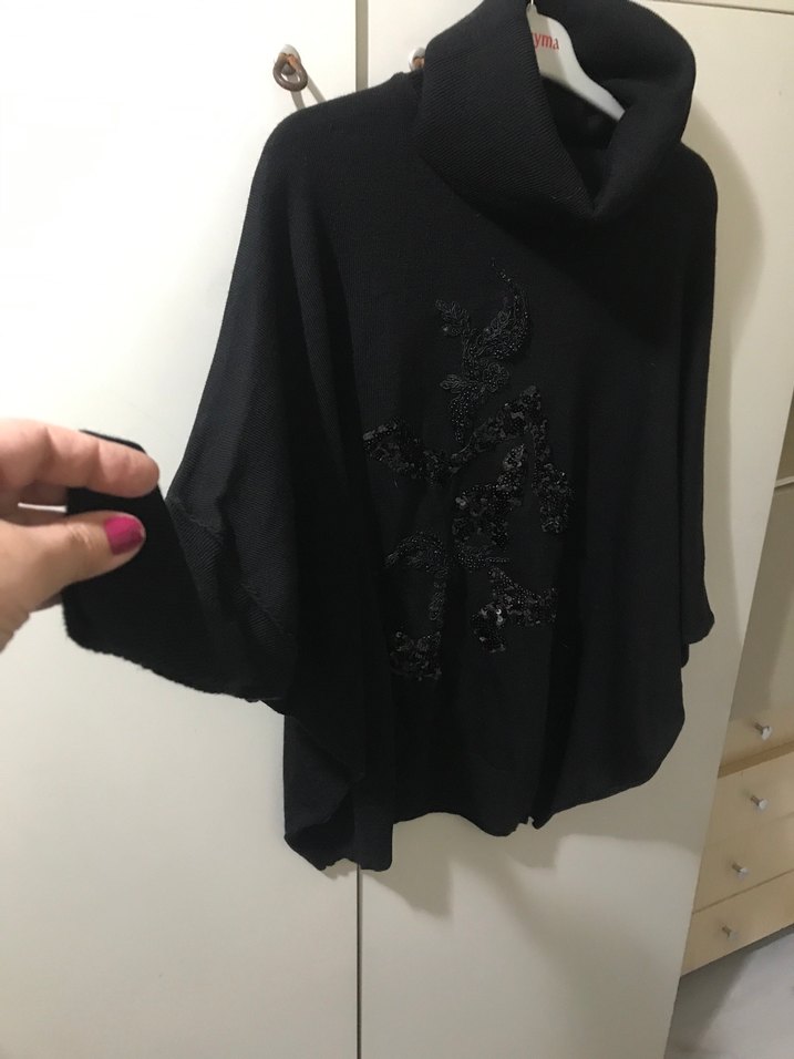 Siyah Boğazlı Nakışlı Kadın Kazak - Görsel 2