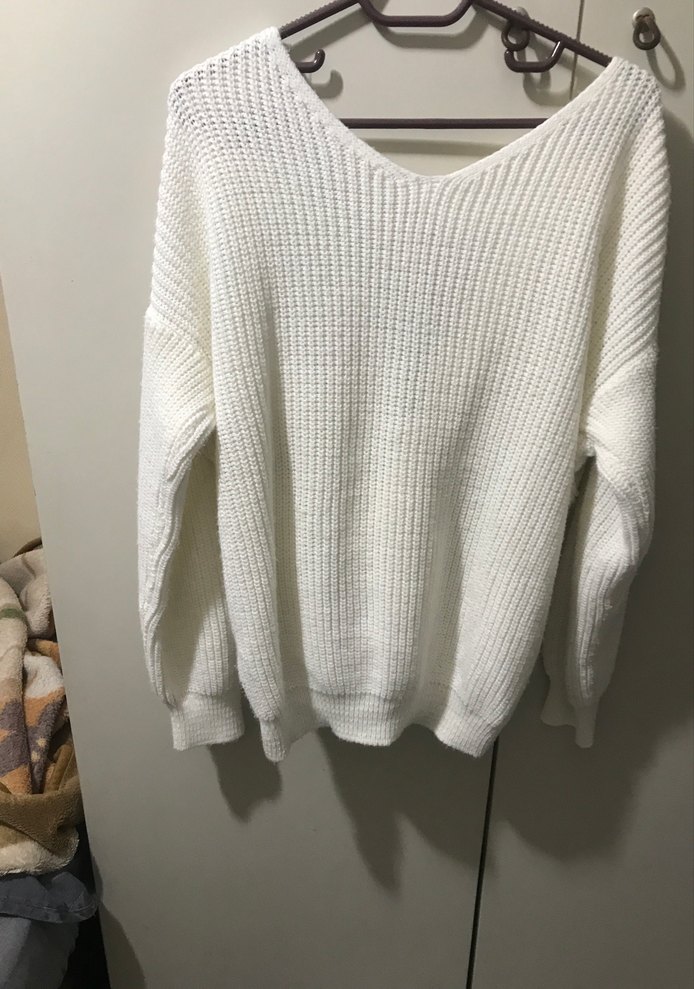 Beyaz V Yaka Örgü Kadın Kazak - Görsel 3
