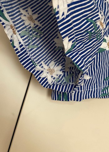 Çiçek Desenli Mavi Bol Kesim Mini Şort - Görsel 2