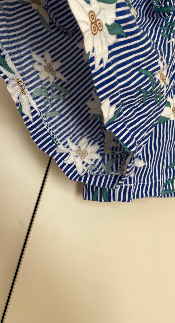 Çiçek Desenli Mavi Bol Kesim Mini Şort - Görsel 2