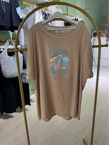 Signet Marka Taş Detaylı Büyük Beden T-Shirt