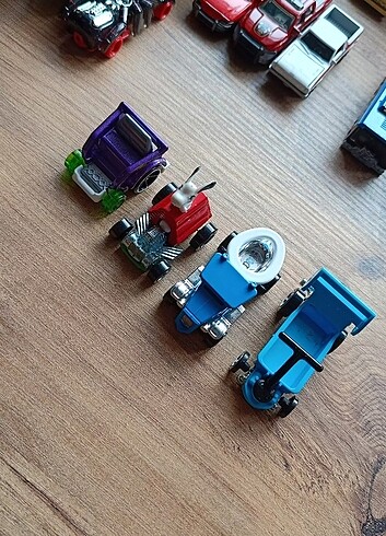  Hot Wheels araçlar 