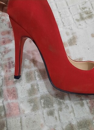 Kırmızı süet stiletto