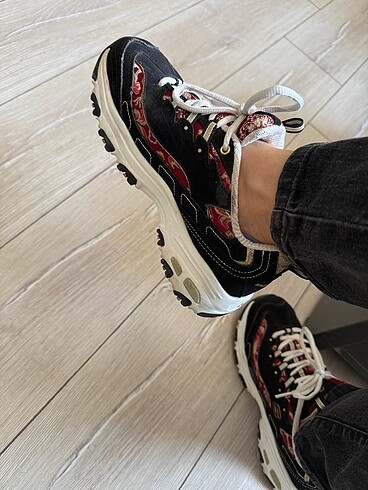 Yeni orjinal skechers