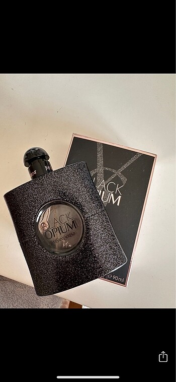Black Opium şişesi