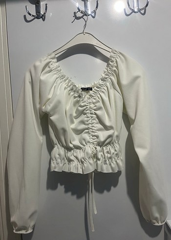 Beyaz Bağcıklı V Yaka Kısa Bluz - Görsel 2